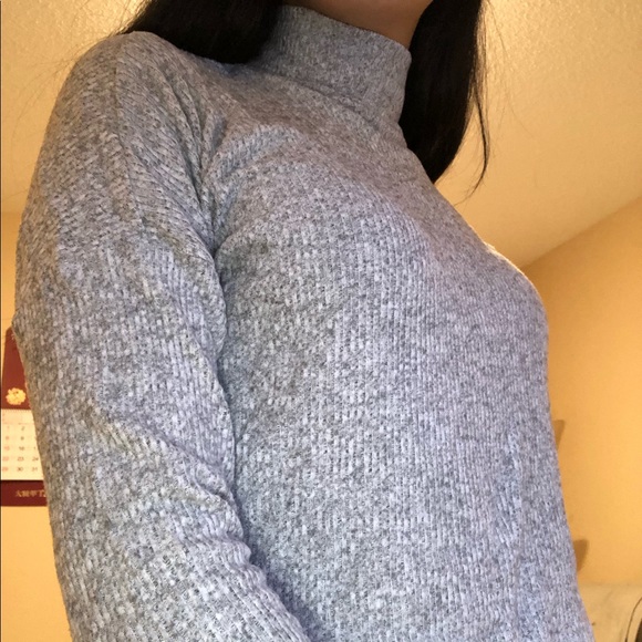 Mock Neck Cropped Long Sleeve - Picture 2 of 3